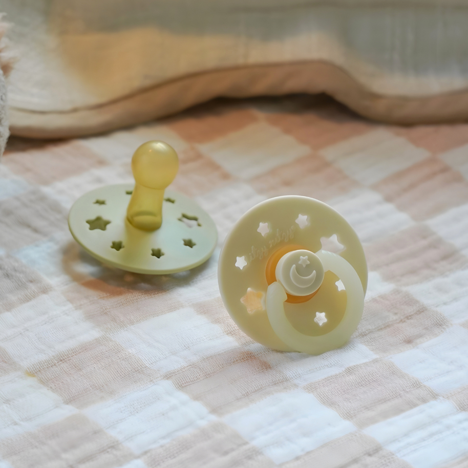 Itzy SootherTM Glow in the Dark Natural Rubber Pacifier – 6-18M - Image 9