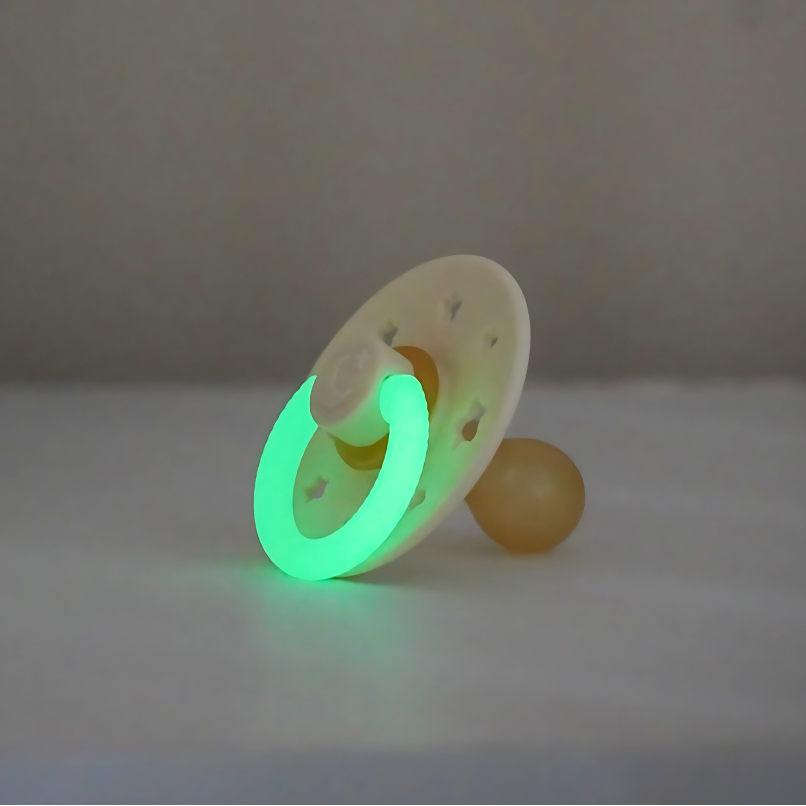 Itzy SootherTM Glow in the Dark Natural Rubber Pacifier – 6-18M - Image 2
